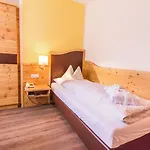 Trattlerhof Готель Бад-Кляйнкірхгайм